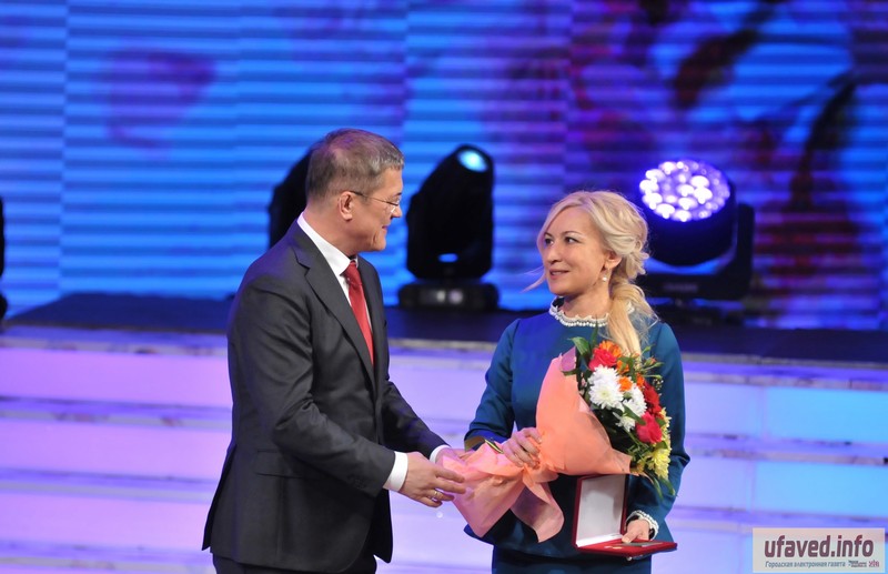 Радий Хабиров поздравил женщин с наступающим Женским днем