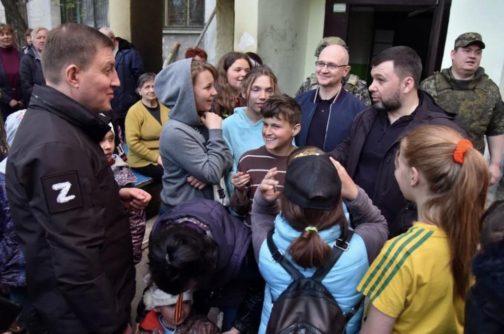 Сергей Кириенко встретился с жителями Мариуполя