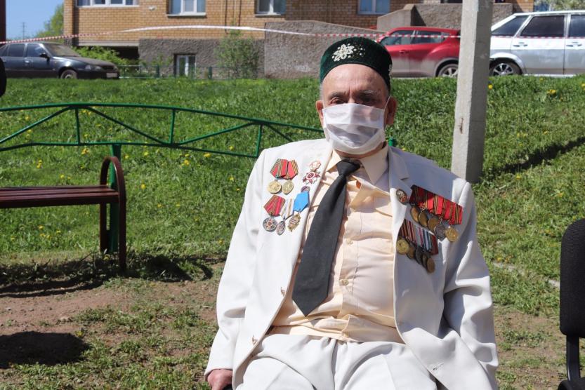 В рамках акции «Фронтовая бригада» в Уфе поздравили ветеранов с Днем Победы