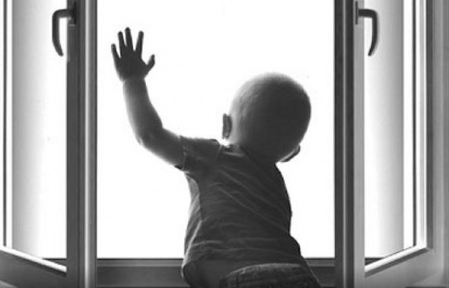 Ребенок в окне. Кто виноват?