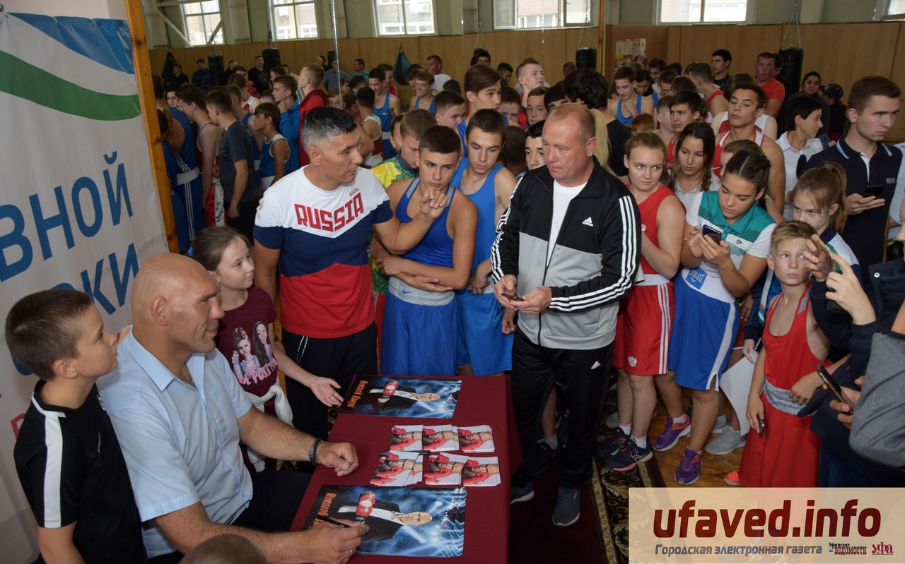 Валуев дал мастер-класс юным боксерам 