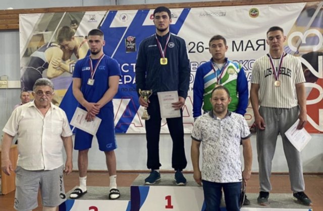 Борцы из Башкирии завоевали три медали в столице Татарии