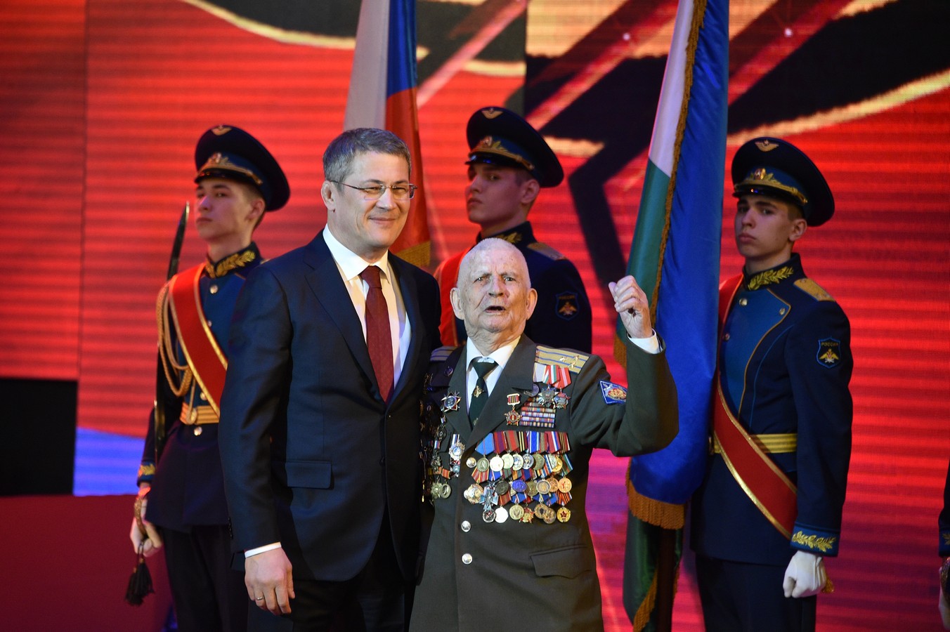 Радий Хабиров поздравил с праздником ветеранов и военнослужащих