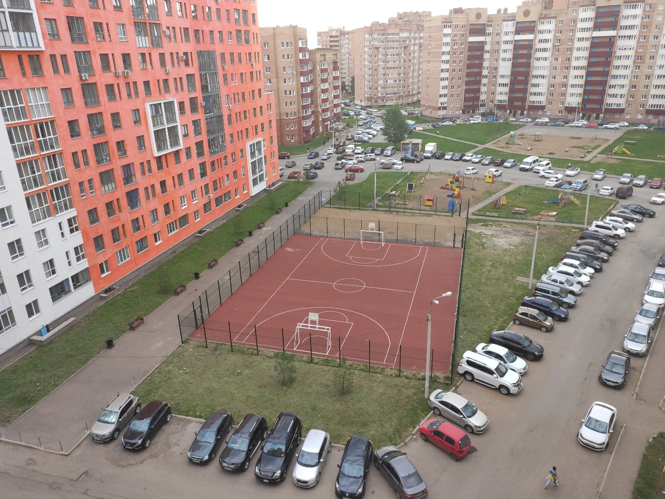 Футбол, волейбол и ролики: в одном из уфимских районов построили новую спортивную площадку