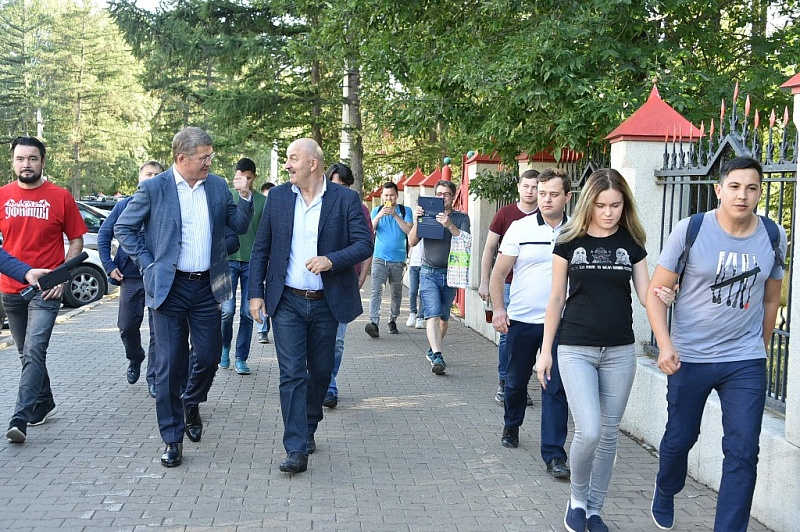 Радий Хабиров и Станислав Черчесов побывали на футбольном матче «Уфа» – «Зенит»