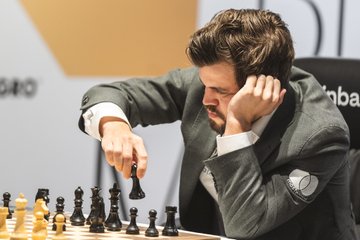 Магнус Карлсен выиграл вторую партию у Яна Непомнящего