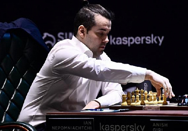 Россиянин Ян Непомнящий сыграет с Магнусом Карлсеном за мировую шахматную корону