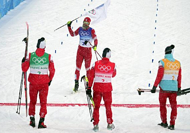 Россия выиграла мужскую лыжную эстафету на Олимпиаде