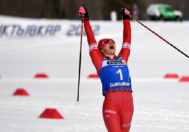 Наталья Непряева выиграла заключительную лыжную гонку на чемпионате России