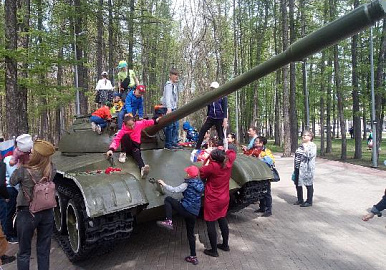 Видео: в Уфу прибыл танк, поучаствовавший в нескольких войнах