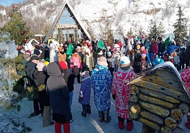 Мэр Уфы Ратмир Мавлиев открыл столичную резиденцию Деда Мороза