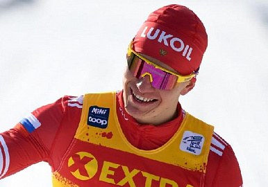 Александр Большунов выиграл масс-старт на "Тур де Ски"