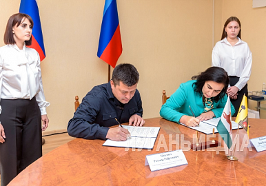 Мэр Уфы подписал Соглашение о сотрудничестве между Уфой и Луганском