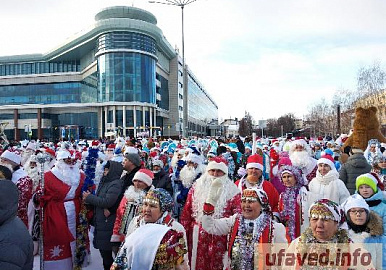 Никита Джигурда возглавил шествие Дедов Морозов в Уфе