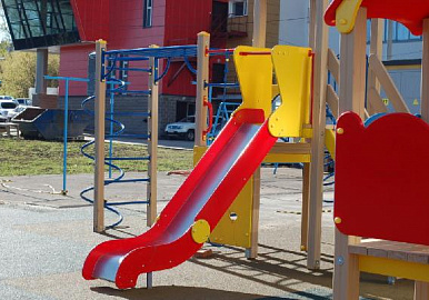 Только 5% детских площадок в Башкирии снабжены мягким покрытием