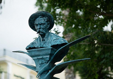 Внук Мустая Карима помог установить в Италии памятник Максиму Горькому