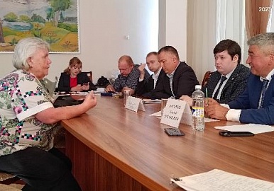 Депутат Марат Васимов помогает жителям