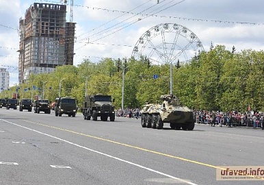 Парад Победы в Уфе ознаменовался проездом колонны боевой техники