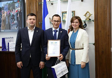 Ратмир Мавлиев и Каринэ Хабирова отметили заслуги уфимской молодежи