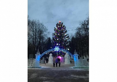 Уфимская елка - вторая по высоте в России