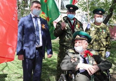 В Кировском районе прошла патриотическая акция «Парад у дома ветерана»