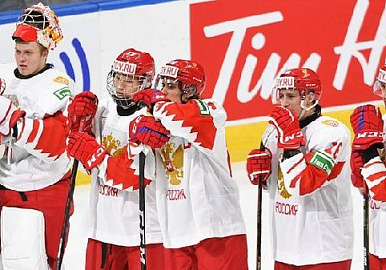 Молодежную сборную России по хоккею не пустили в самолет 