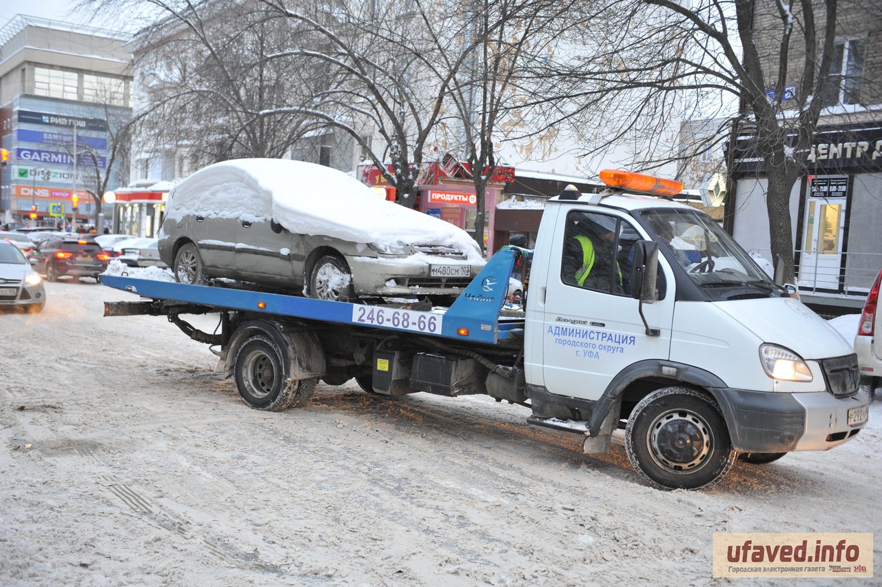 Для чистки снега в Уфе пришлось переставлять авто