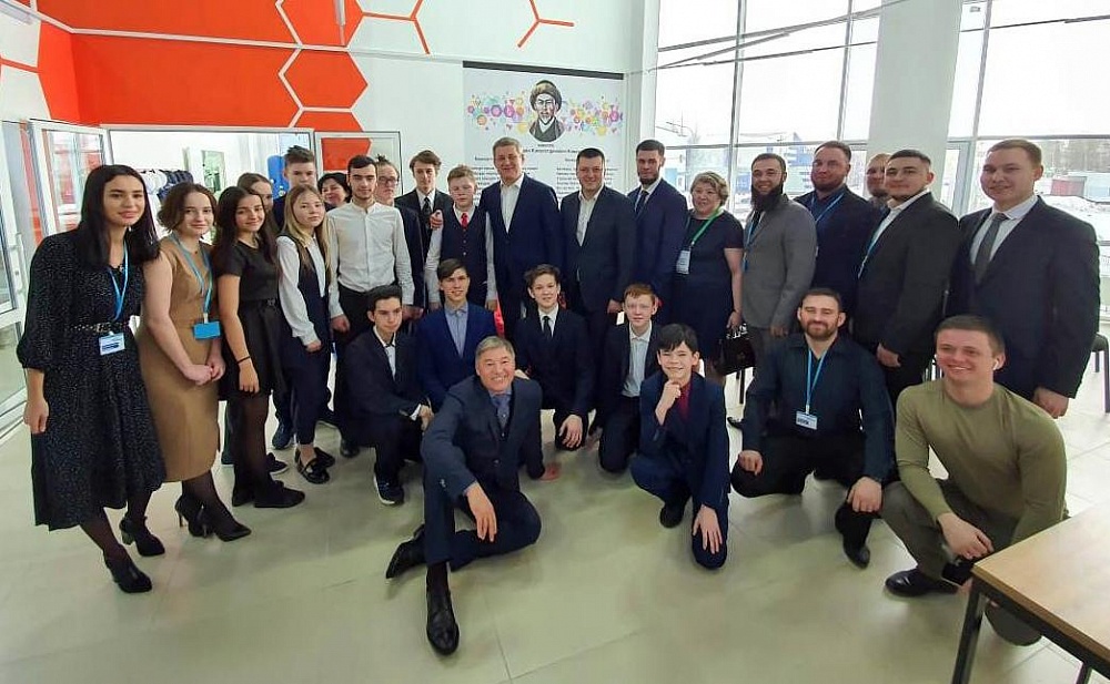 Радий Хабиров посетил площадки для инновационного и технического творчества молодёжи.