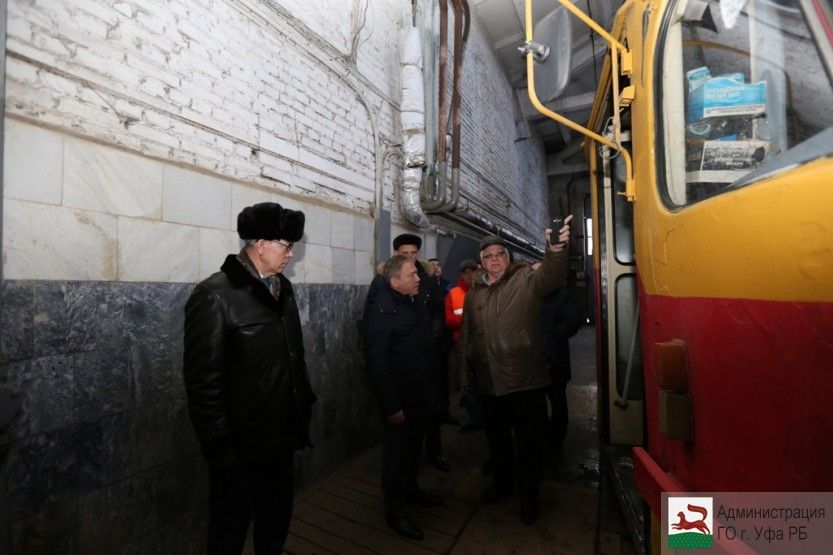 Мэр Уфы осмотрел трамвайное депо №2