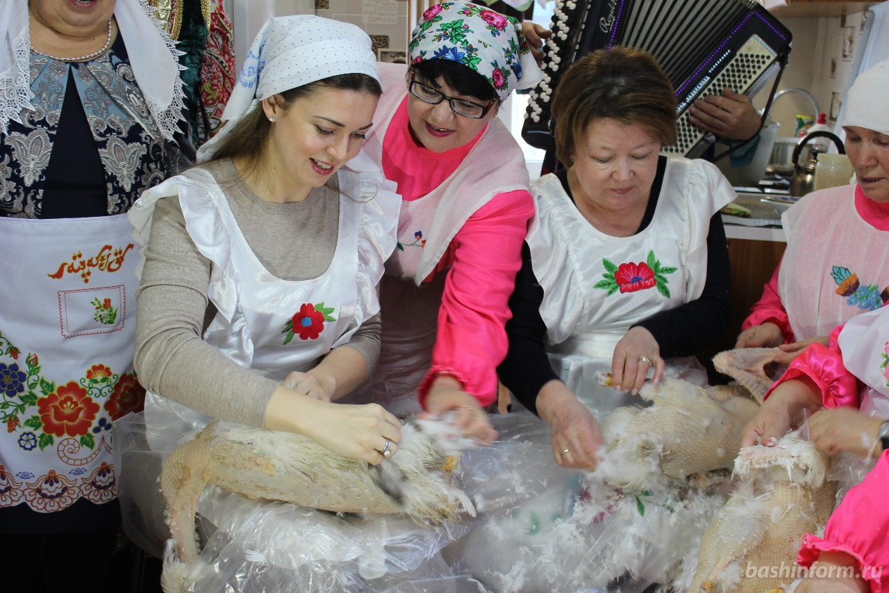 Первые леди Башкортостана ощипали гусей